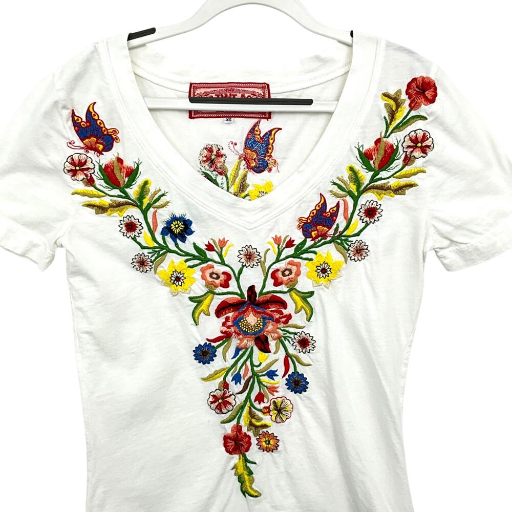 Johnny Was JWLA Top Womens XS White Embroidered *READ* Floral V Neck T Shirt - Picture 2 of 12